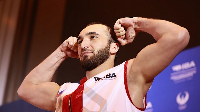 Краснодарский боксер Муслим Гаджимагомедов стал двукратным чемпионом мира 