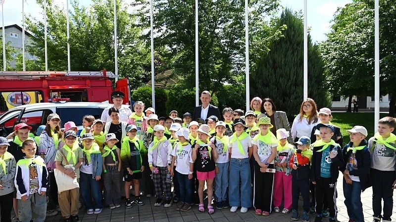 Учения по обеспечению безопасности на воде провели для детей в Краснодаре