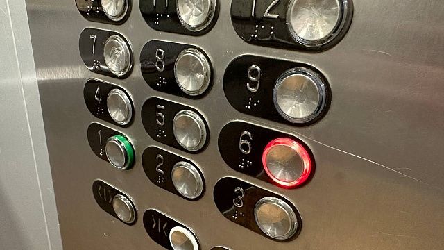 Колясочник добился штатной работы лифтов после вмешательства прокуратуры Кубани