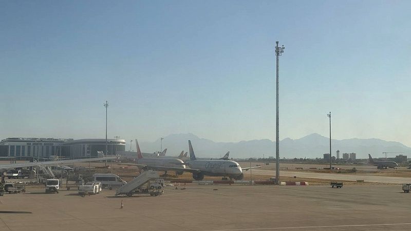 Из-за попавшей в двигатель птицы прервали полет Boeing в аэропорту Улан-Удэ