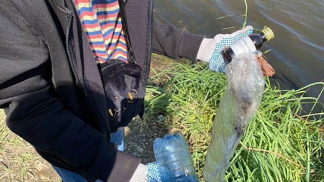 Молодёжь Краснодара очистила от мусора Покровское озеро