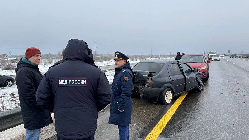 В больницу доставили пять пострадавших в массовом ДТП на Кубани
