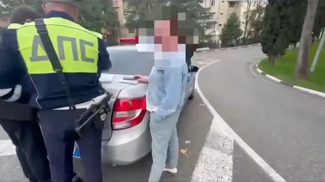 Появилось видео с пьяной таксисткой в Сочи