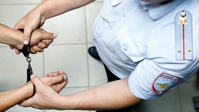 В Краснодаре задержали мужчину, который намеревался продать 1 кг наркотиков