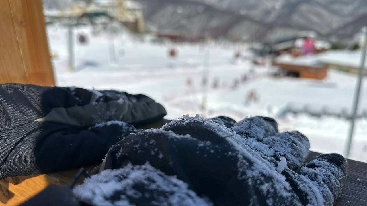 Снежная лавина накрыла 10-летнюю девочку и её отца в горах Сочи