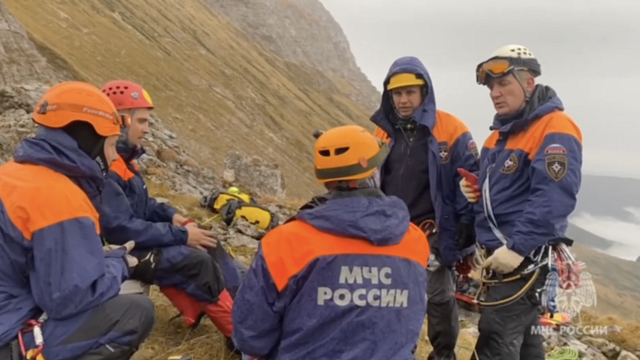 МЧС завершило эвакуацию группы туристов после трагедии на горе Фишт в Адыгее