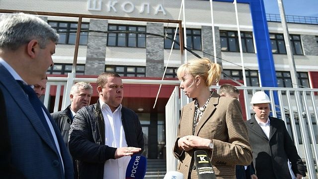 Вице-губернатор Анна Минькова осмотрела строящиеся соцобъекты в Краснодаре. Фото: t.me/ivan_gorobets