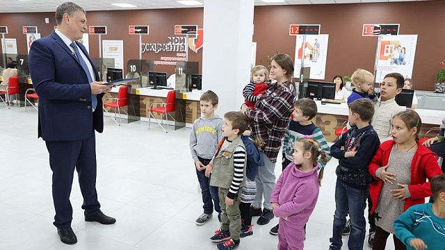 Первые в России жилищные сертификаты для жителей Херсонской области вручили на Кубани