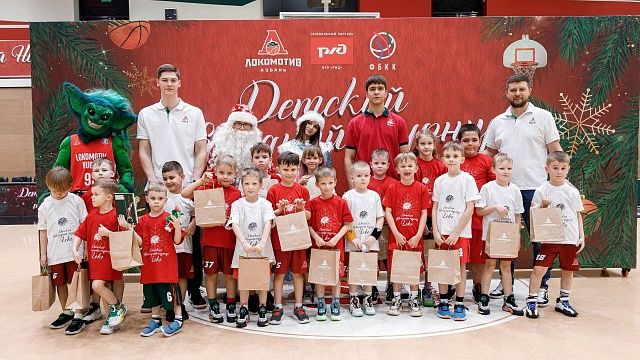 Новогодний фестиваль баскетбола для детей прошел в Краснодаре
