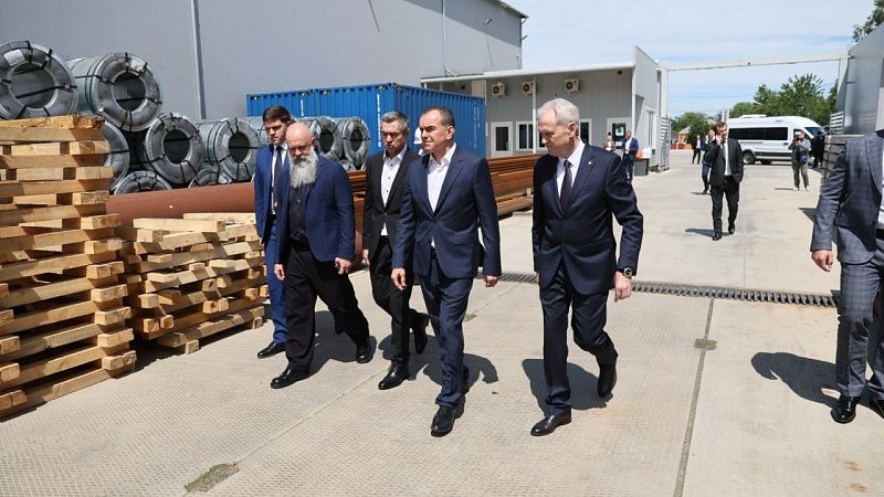 Губернатор Кондратьев посетил металлозавод и цех выпечки в Курганинске