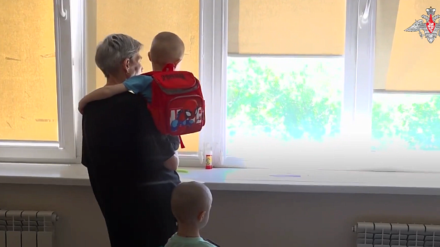 Появилось видео спасения бабушки с детьми бойцами «Центра» в ДНР