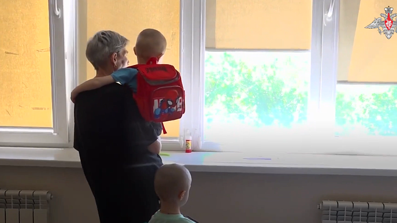 Появилось видео спасения бабушки с детьми бойцами «Центра» в ДНР