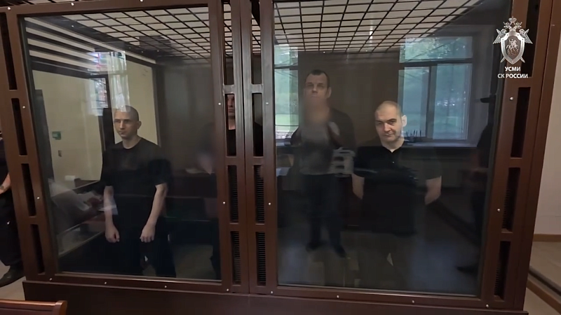 Появились кадры вынесения пожизненного устроившим «живой щит» командирам ВСУ