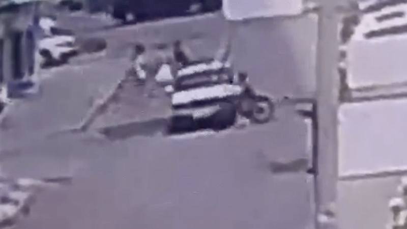 Ребенок на велосипеде попал под колёса автомобиля в Тамани