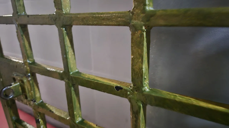 Подросток признал вину в убийстве учителя в Добрянке