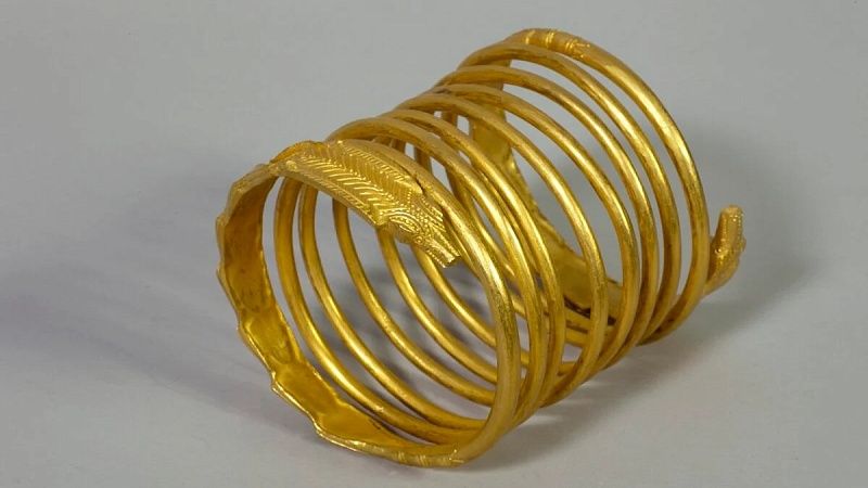 Полиция раскрыла следы похищенного золотого шлема стоимостью полмиллиарда рублей