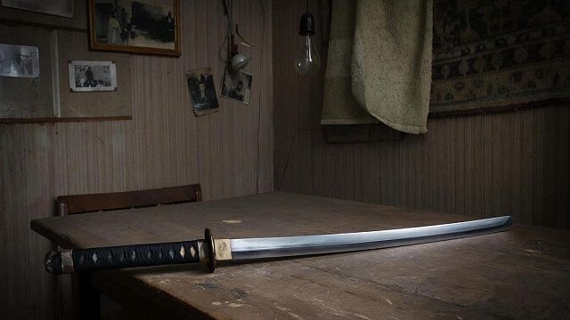 Мужчина убил катаной своего соседа во время застолья в коммуналке в Выборге