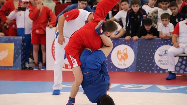 Борцы из Осетии, Ростова и Кубани выявят лучшего на турнире по самбо в Армавире