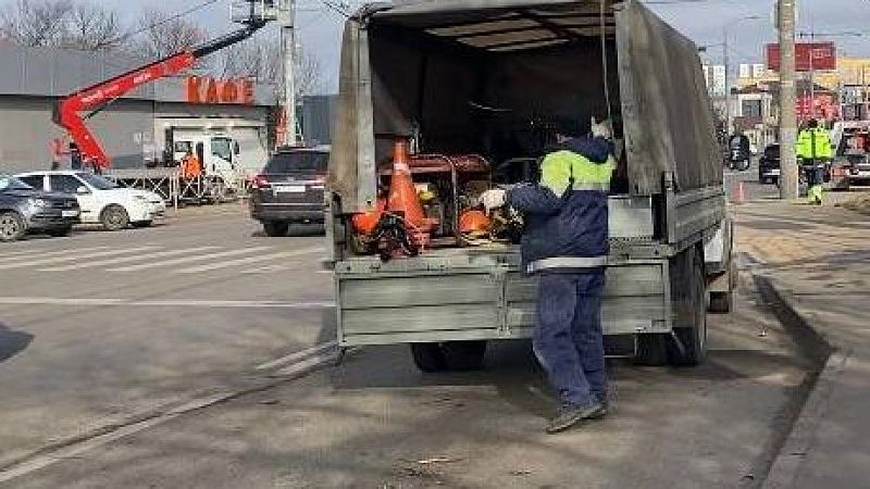 Огромный искусственный зуб перед частной клиникой демонтировали в Махачкале