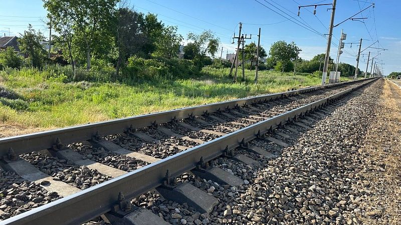 Из-за перекрытия Крымского моста задержали 16 поездов на Кубани