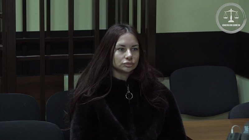 Суд отправил под арест на 10 суток девушку, обнажившую грудь в центре Краснодара