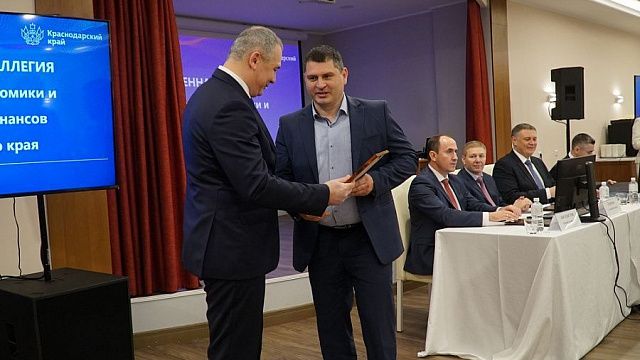 Александр Кнышов поздравил финансистов Кубани с профессиональным праздником