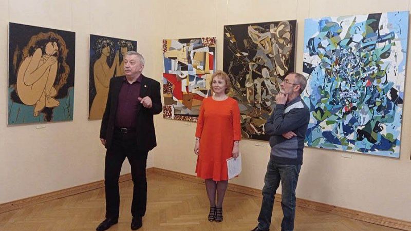 В Краснодаре открылась выставка картин о красоте женского образа