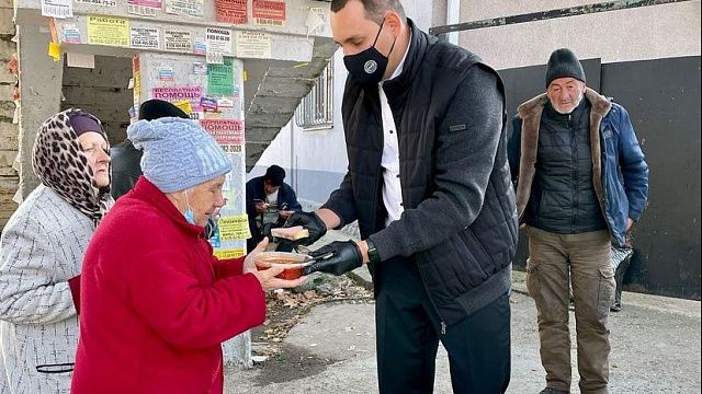 Пусть все бездомные будут сыты: в Краснодаре несколько человек организуют воскресные кормления