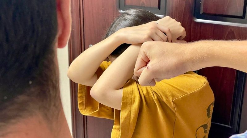 Дети зверски избили и почти изнасиловали приемного ребенка в Хабаровском крае