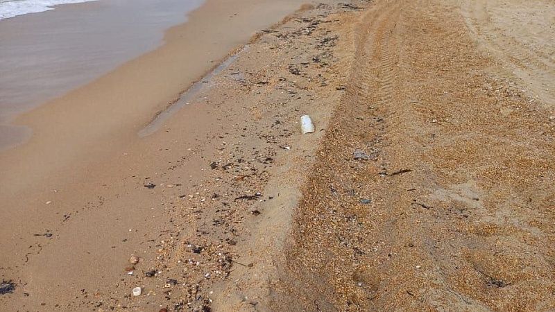 Новые выбросы мазута зафиксировали на пляжах Анапы 11 марта