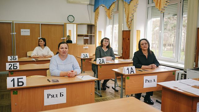 Родители краснодарских выпускников сдали ЕГЭ по русскому языку, фото: пресс-служба администрации Краснодара