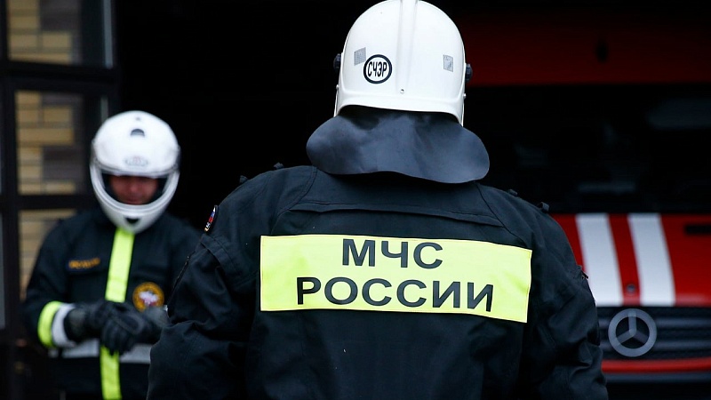 Школьника засосало в яму с мокрым песком во время прогулки в ЯНАО