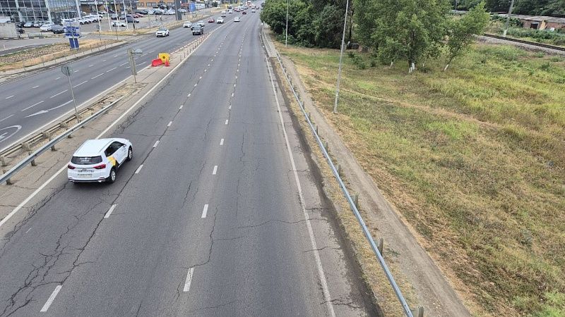 Шоссе залило 20 тысячами литров навоза в Германии