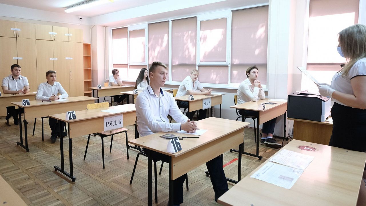 Школьники из ДНР и ЛНР могут подать заявление на сдачу экзаменов. Автор фото: Михаил Ступин