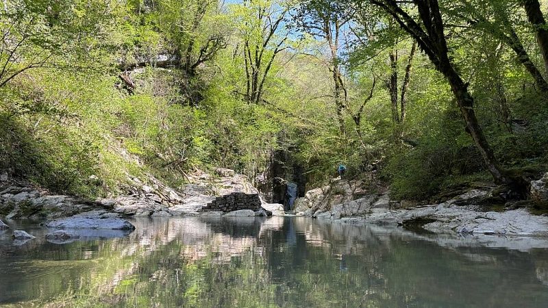 Потерявшуюся туристку спасатели вывели из ущелья Агурских водопадов в Сочи