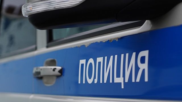 Пьяная женщина напала с вилкой на полицейского в Краснодаре