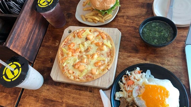 Плевавшего в бургеры сотрудника уволили из «Вкусно — и точка» в Каменске