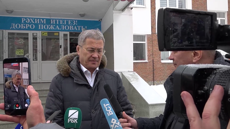 Хабиров пригрозил увольнением руководству гимназии после ЧП в Уфе