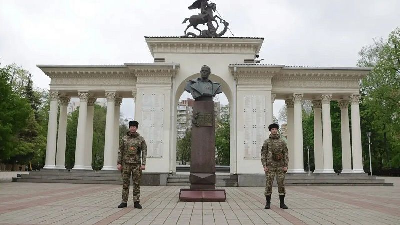 Подготовку мемориалов завершают ко Дню Победы в Краснодаре 