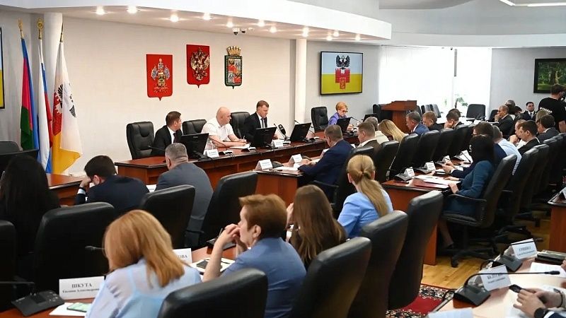Евгений Наумов обсудил безопасность школьников в летний период в Краснодаре