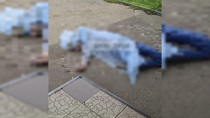 Очевидцы сняли лежащее рядом со школой тело мужчины в Краснодаре