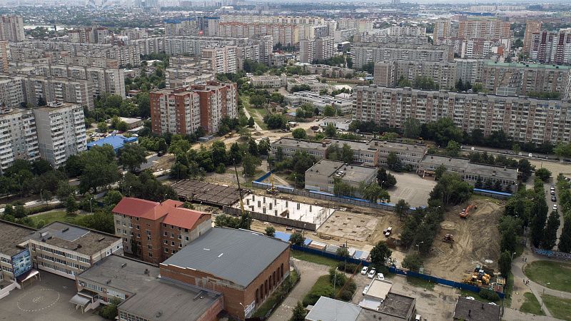 Из «Краснодара» ушел главный тренер, жители города продолжают сбор гумпомощи, власти заверяют, что построят все соцобъекты: рассказываем об этих и других новостях дня 