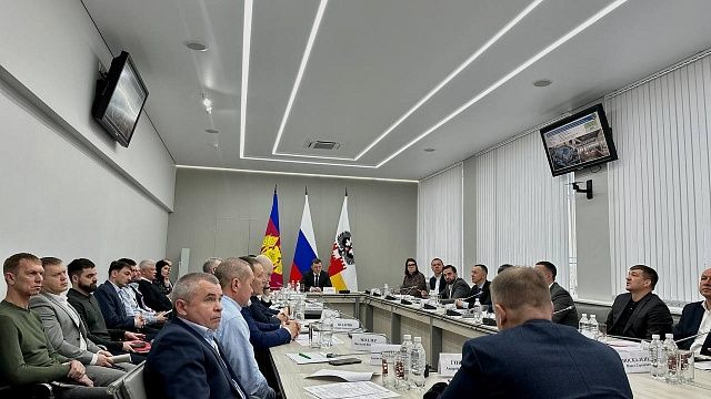 Глава Краснодара Евгений Наумов провел совещание по вопросам социального строительства в 2024 году. Фото: t.me/emnaumov