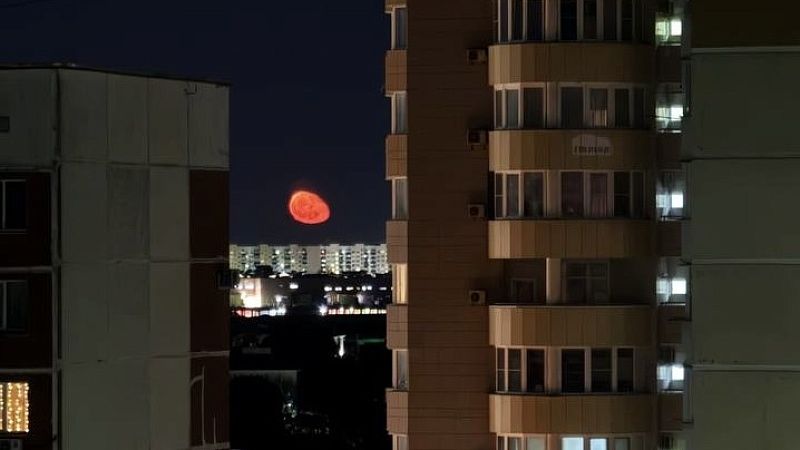 Кровавая луна взошла в небе над Краснодаром