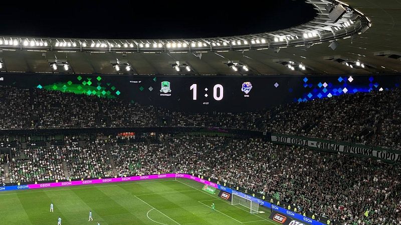 «Краснодар» открыл счет в матче с «Сочи» сразу после удаления капитана гостей