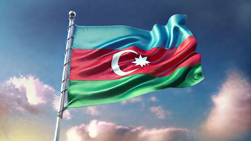 Фейком оказалось фото с азербайджанским флагом над рынком «Садовод» в Москве