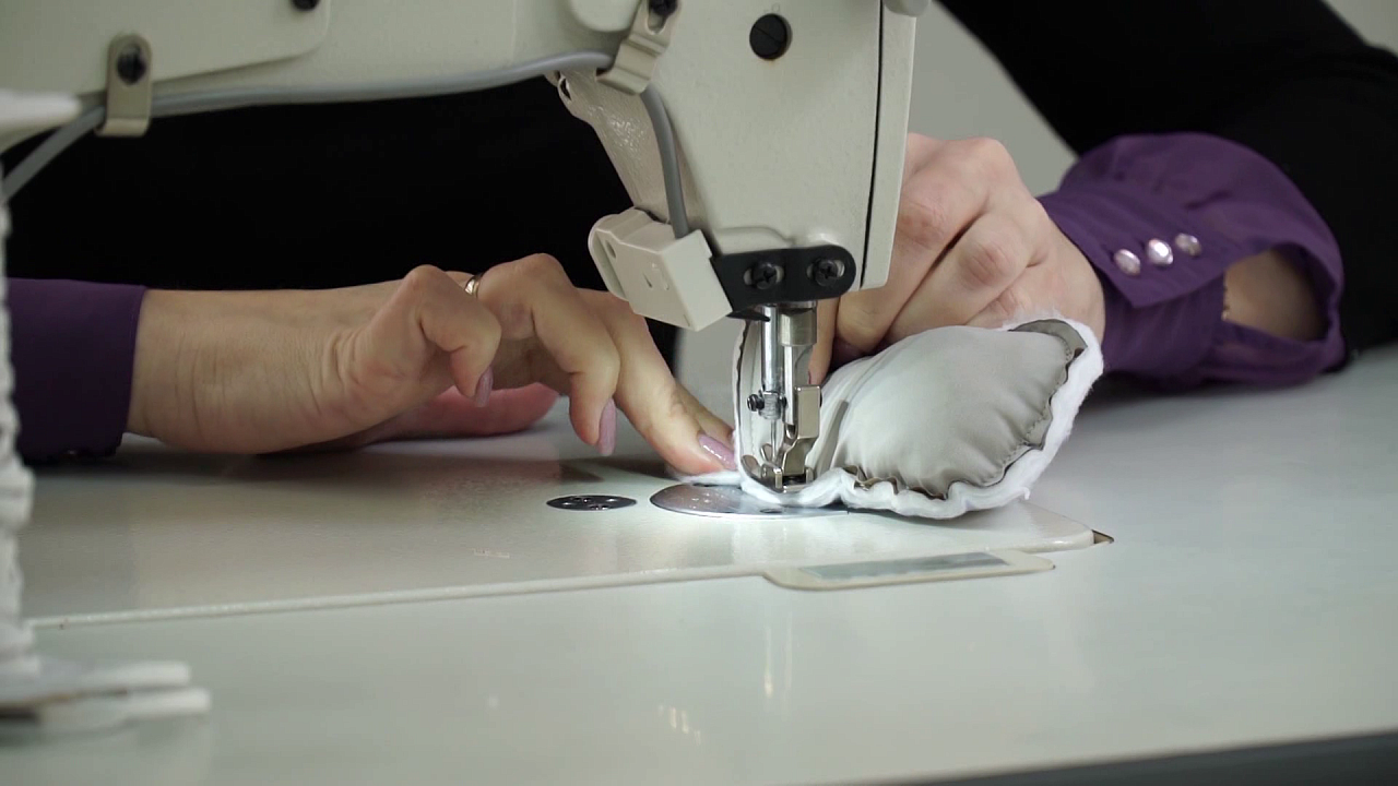 Краснодарская компания по пошиву детской одежды готова выпускать многоразовые подгузники на замену импортным  Фото: Телеканал «Краснодар»