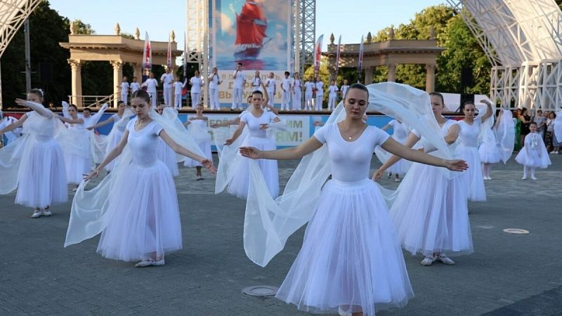 За баннер к выпускному с орфографической ошибкой накажут подрядчика в Армавире 