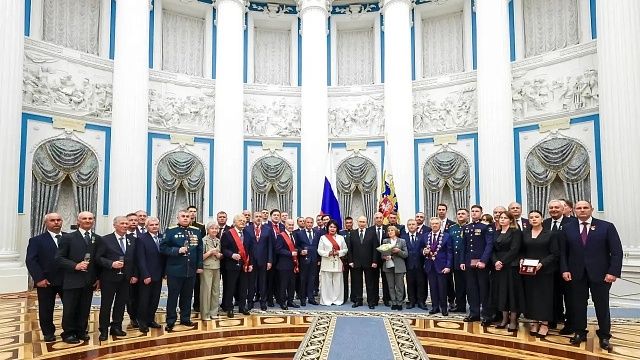Губернатор Кондратьев поздравил земляка с медалью «Герой Труда России» на Кубани 