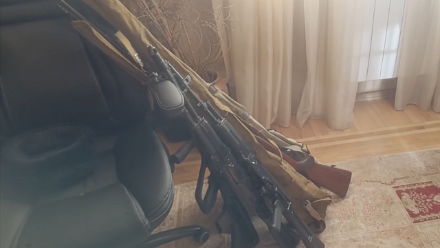 На Кубани у пенсионера дома полиция нашла склад огнестрельного оружия. Фото: t.me/IrinaVolk_MVD